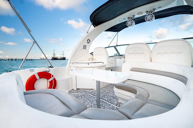 Private VIP Yacht in Punta Cana - Stop 1: Snorkeling off the Dominican Coast (25 Minutes)