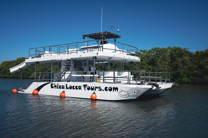 Private Yacht Charter Chica Fun 6 waterslides in Puerto Vallarta - Price and group value (up to 15 people)
