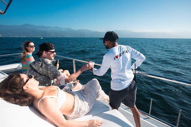 Private Yacht Charter Chica Fun 6 waterslides in Puerto Vallarta - Gear included: how to use it without wasting time