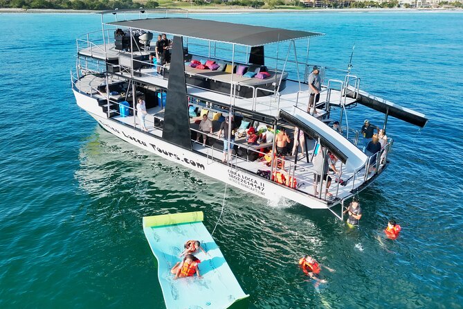 Private Yacht Charter ChicaFUN 2 Waterslides All Inclusive - Quick hits