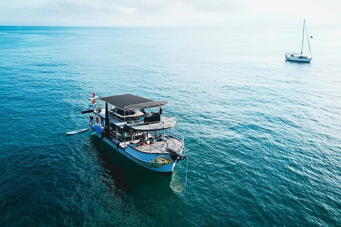 Private Yacht Charter ChicaFUN 2 Waterslides All Inclusive - Why ChicaFUN 2 feels like a group party (not a cattle-boat)