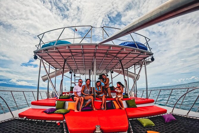 Private Yacht Charter ChicaFUN 3 Waterslides All Inclusive - ChicaFUN 3: a private 4-hour yacht day with waterslides built in