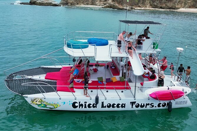 Private Yacht Charter ChicaFUN 3 Waterslides All Inclusive - Waterslides, water tubes, and the gear that keeps you moving