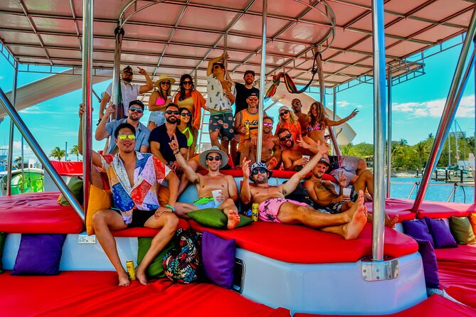 Private Yacht Charter ChicaFUN 3 Waterslides All Inclusive - The open bar and snacks: what all-inclusive should actually mean