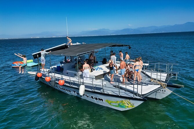 Private Yacht Charter ChicaFUN 4 All Inclusive - Who you’ll meet on board: captain and crew styles