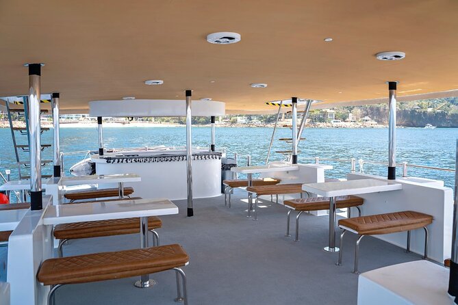 Private Yacht Charter ChicaFUN 5 Waterslides All Inclusive - Price and Value: Is $1,940 a Good Deal for a Private Yacht Day?
