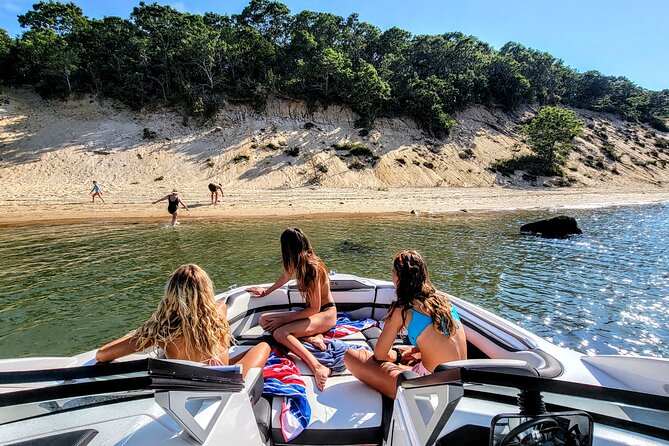 Private Yacht Charter in The Hamptons, Montauk or Sag Harbor - Crew performance: why Captain + first mate can make or break the day