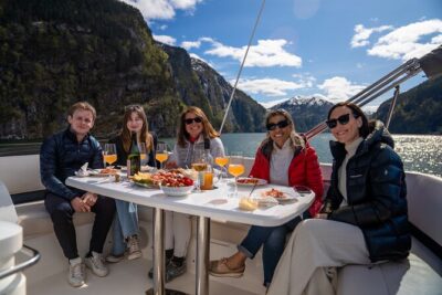 Private yacht Cruise in Flåm and Gudvangen, Nærøyfjord - Meeting in Flåm (near Fretheim Hotel) and getting on the water fast
