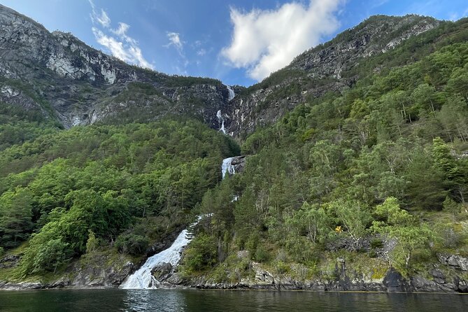 Private yacht Cruise in Flåm and Gudvangen, Nærøyfjord - Kjelfossen Waterfall: the pause built for close viewing