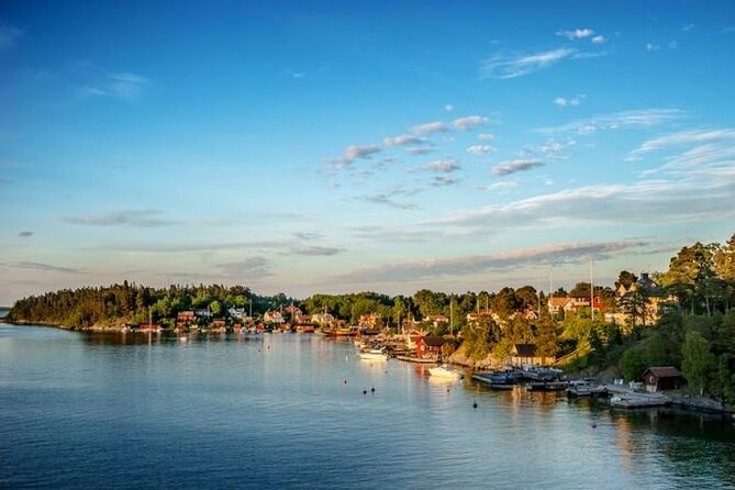 Private Yacht Cruise with Lunch or Dinner in Stockholm Archipelago - How the 3 Hours Typically Flow on the Water