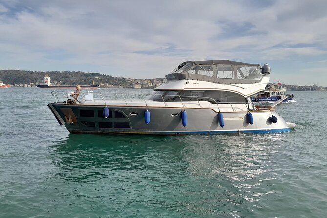 Private Yacht for Surprise Events / Birthday, Proposal, Anniversary, Party etc - Daytime vs nighttime: choose your atmosphere, not just your clock