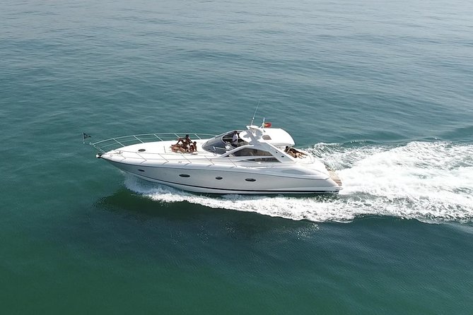 Private Yacht Hire in The Algarve - Majestic - Vilamoura meeting point: getting on board without stress