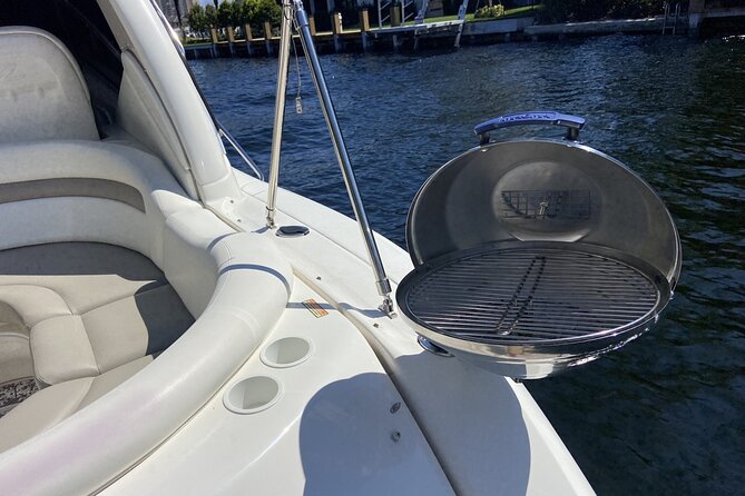 Private Yacht in Punta Cana, Unlimited Drinks and HipHop Music - Getting on board at Soles Beach Club (and why it makes the day easier)