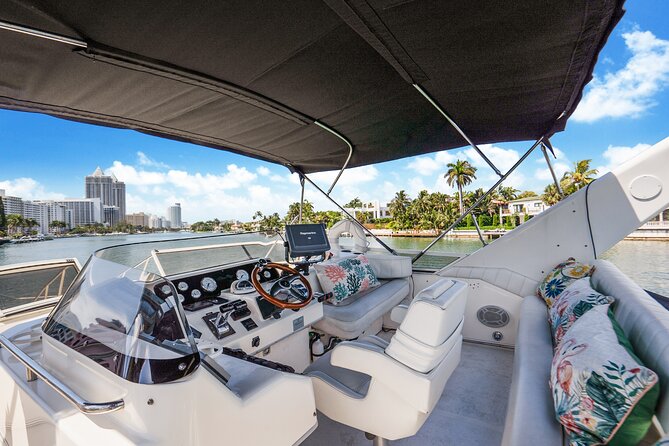 Private Yacht Tour Miami - Meeting at 5400 Collins Ave and How the Timing Works