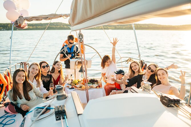 Private Yacht Voyage : Music, Wine & Snacks for Groups - Onboard setup: music, snacks, and the service that makes it feel personal
