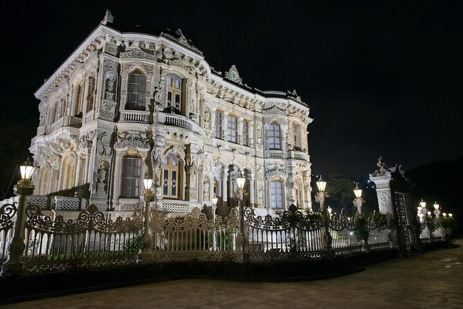 Romantic Night Cruise Live Violinist - Forts at the Narrow Point: Anadolu Hisarı and Rumeli Hisarı