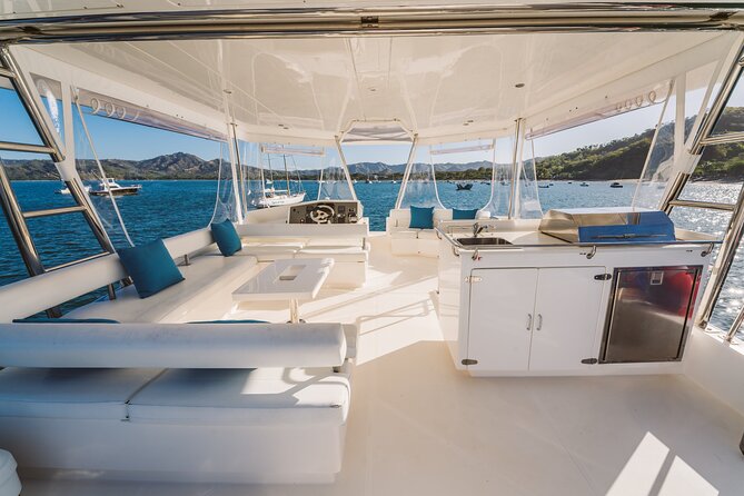 Royal Charters: The Premier Yacht Charter in Costa Rica - Sailing Out of Playa Flamingo: Royal Charters in plain terms