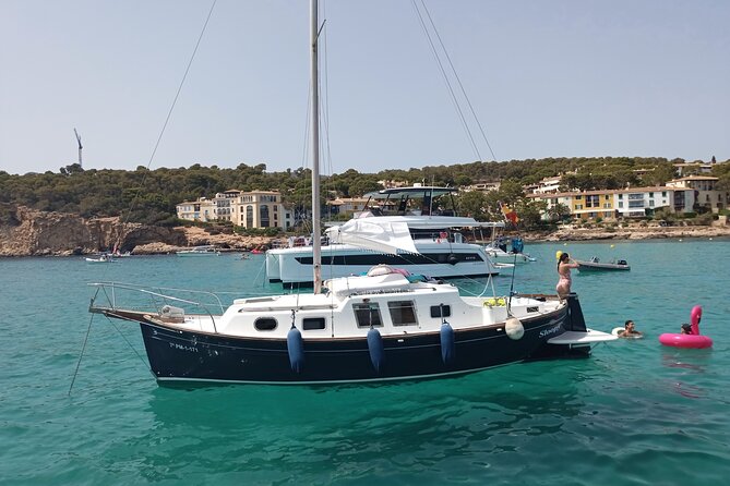 Sail boat day charter tour mallorca yacht llaut tradicional boat - Food and drinks: tapas to lunch, with paella energy