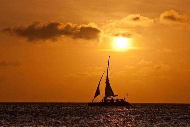 Sailing Experience in Mumbai on Mid Size Yacht - Onboard Comfort: Coffee, Tea, and a Water Bottle