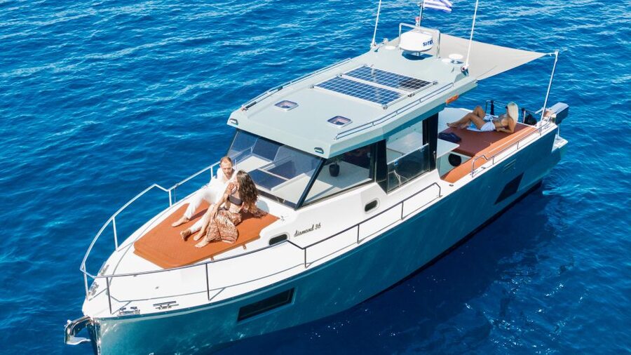 Santorini: Private Diamond 36 Motor Yacht Caldera Cruise - Getting to Ammoudi Bay Without Stress (And What Happens First)