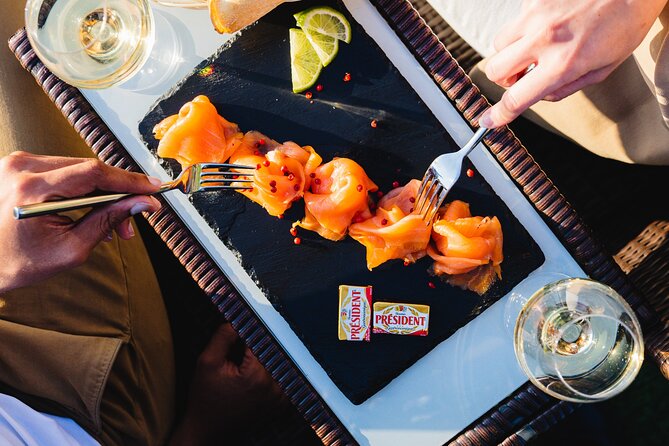 Seine River Dinner Cruise with Live Singer by VIP Yacht de Paris - Service quality: attentive moments, and what you should do if something goes wrong