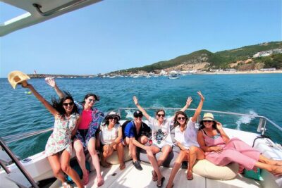 Sesimbra: Private Yacht tour in Arrábida Secret Beaches and Bays - Private yacht feel, shared-group control