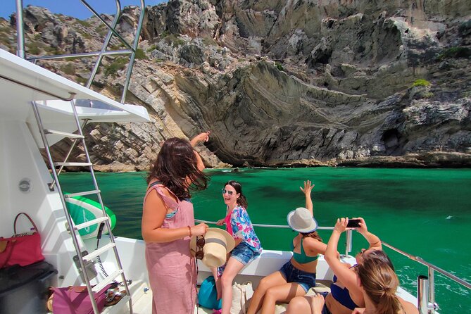 Sesimbra: Private Yacht tour in Arrábida Secret Beaches and Bays - Wildlife expectations: dolphins can happen
