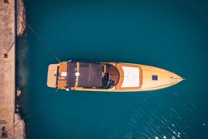 Shipwreck and Blue Caves Yacht Tour - Meeting at Lomvardou 26 and settling into the boat day