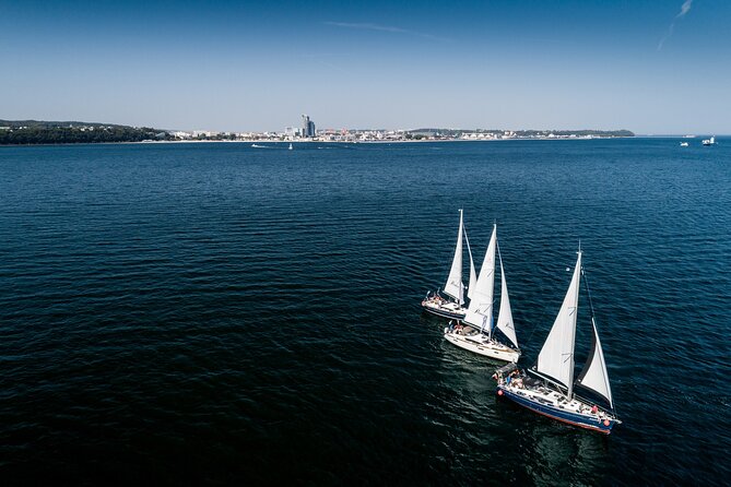 Sopot Yacht Cruise Around the Bay with Welcome Drink - The Welcome Drink: Prosecco or Mulled Wine, and Timing That Works