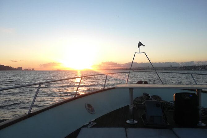 Sunset Cruise Lisbon | VIP Yacht Lisbon Party - Who should book this Lisbon VIP Yacht Party?