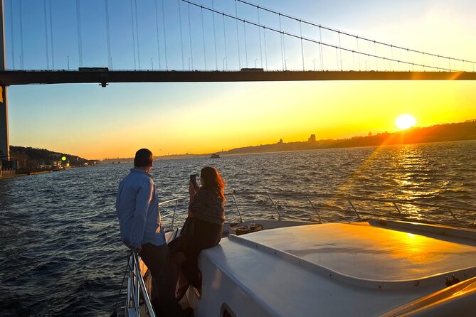 Sunset or Daytime Istanbul Guided Luxury Yacht Cruise with Snacks - Rumeli Hisarı and Anadolu Hisarı: Ottoman Fortresses at the Narrowest Point