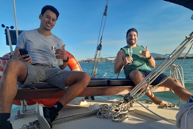 Townsville Boat Cruise & Yacht Club Lunch Package Sailing Charter - Who This Townsville Sail & Yacht Club Lunch Is Best For