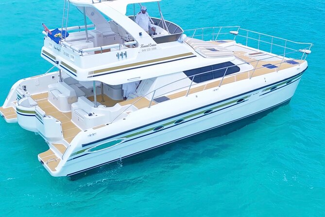 Turks and Caicos Full-Day Luxury Private Yacht Charter - The drinks and service rhythm: why it feels “luxury” without being stuffy