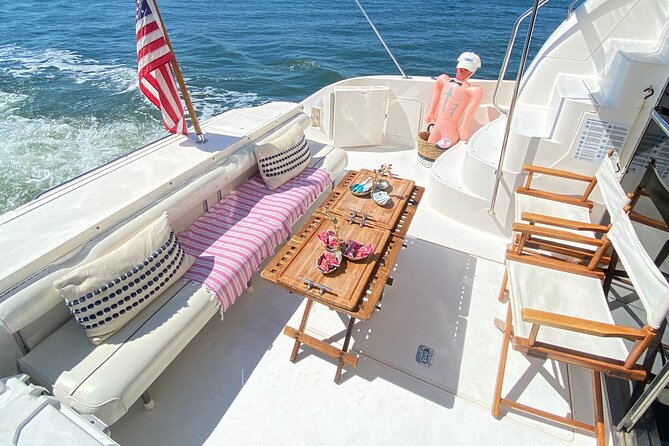 Yacht Charter in Palm Beach with Crew - The 4-hour plan: Palm Beach cruising plus Peanut Island time