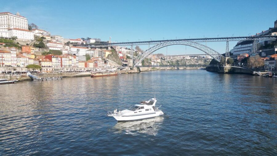 Yacht Douro Tour - Why this Douro yacht tour feels different than a big boat ride