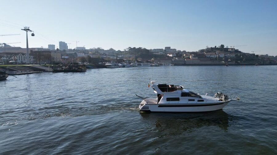 Yacht Douro Tour - Learning the river cities: Porto and Vila Nova de Gaia from the water