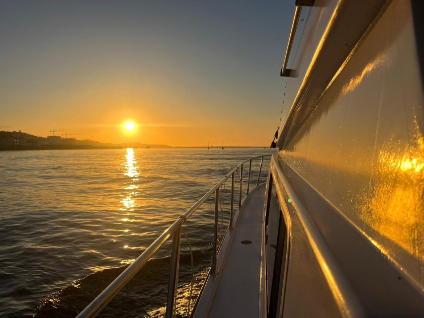 Yacht Douro Tour - Welcome drink: Port wine sets the tone right away
