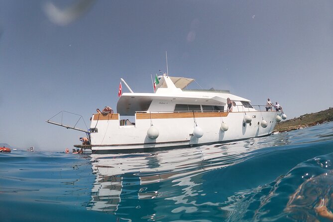 Yacht excursion Shalimar IV - The crew vibe on Shalimar IV: great service, mixed onboard atmosphere