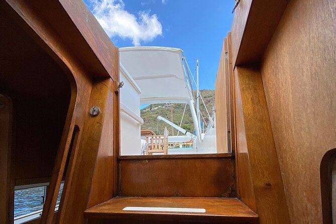 Yacht excursion Shalimar IV - Favignana port time: use the 2 hours well