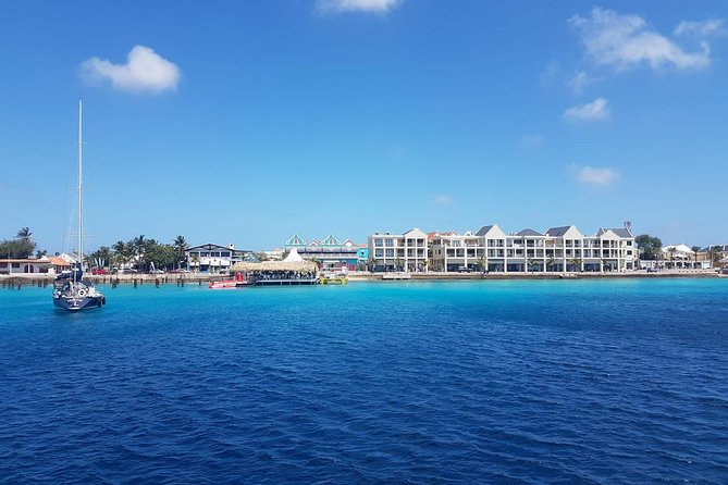 Yacht tour with local guide & snorkeling activities - First meeting: pickup, the pier transfer, then you’re on the water