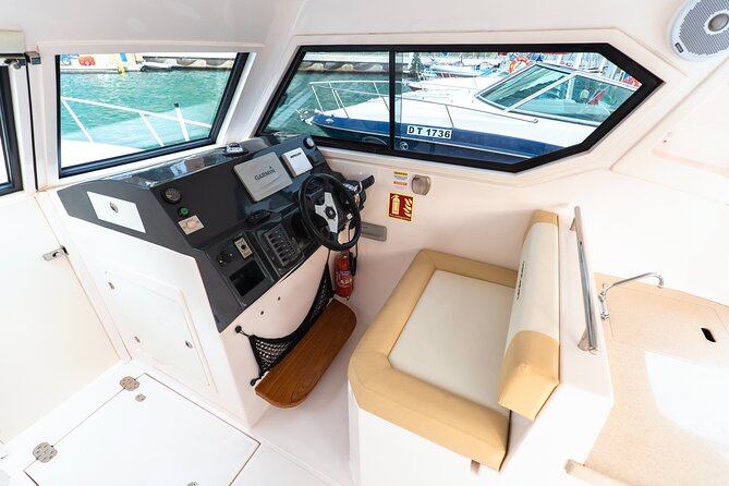 Yachting in Dubai: Book 36 ft Yacht Charter up to 10 people - What’s it like on Thunder, really?