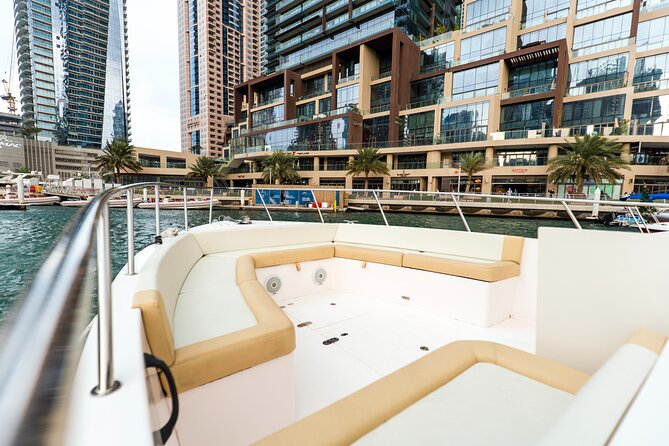 Yachting in Dubai: Book 36 ft Yacht Charter up to 10 people - Service quality and the one thing to watch: strict headcount